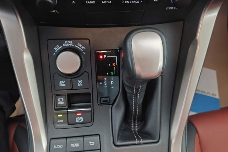 Used Lexus NX 2015 300h All-Wheel-Drive Fēngzhì Edition Gear Lever