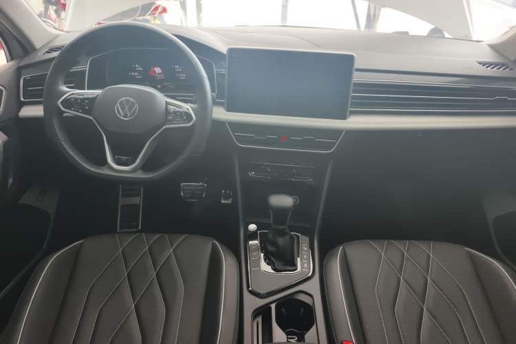 Used Volkswagen Tiguan L 2023 Restyled 330TSI Automatic Two-Wheel Drive R-Line Enhanced Comfort Version Center Console