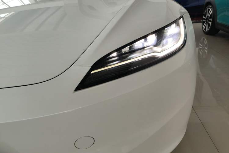 Used Tesla Model 3 2023 Long-Range All-Wheel-Drive Version