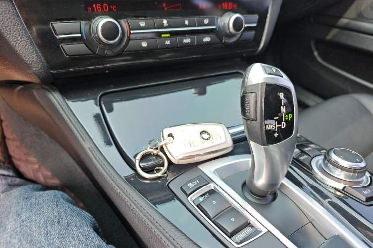 Used BMW 5 Series 2014 520Li Elegant Model
