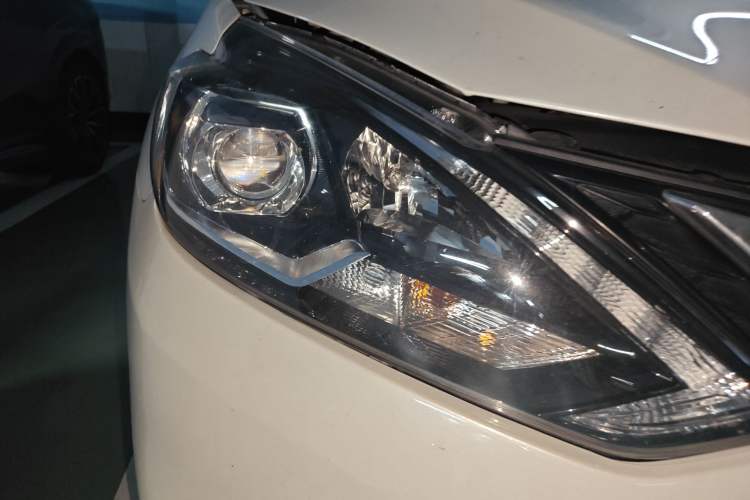 Used Nissan Sylphy 2018 1.6XV CVT Deluxe Edition Right Front Headlight
