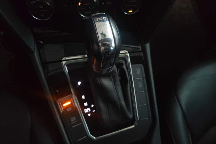 Used Volkswagen Lamando 2018 280TSI DSG Comfort Edition Gear Lever