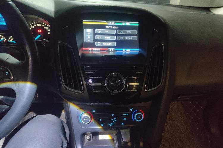 Used Ford Focus 2015 Hatchback EcoBoost 125 Automatic Supreme Style Edition Audio And AC Panel