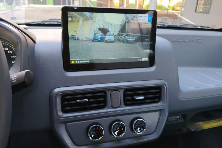 Used Wuling Yangguang 2025 Model 400km Bus Edition—Comfort Edition