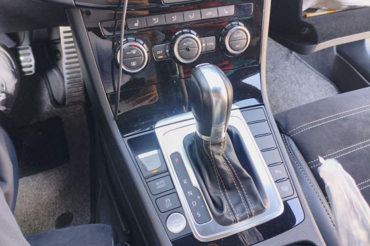 Used Volkswagen FAW-Volkswagen CC 2016 300TSI 25th Anniversary Edition
