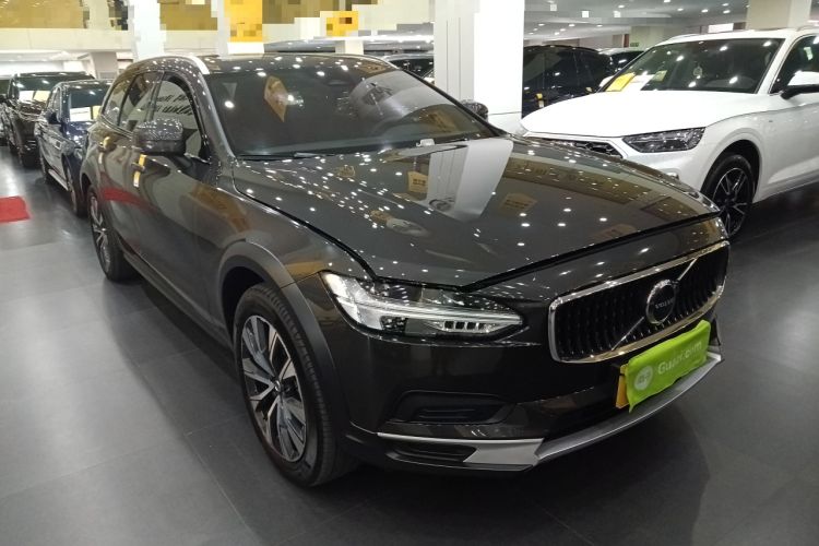 Used Volvo V90 2024 Cross Country B5 AWD Smart Range Edition

