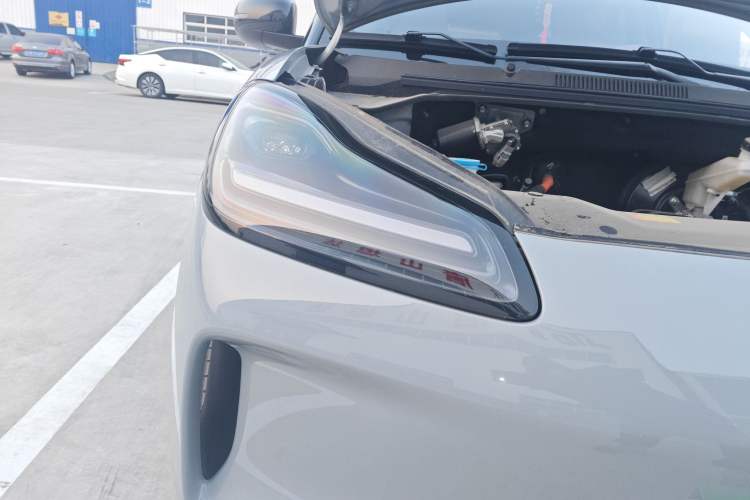 Used Wuling Bingo PLUS 2024 330 km Range Five-Seater Version Right Front Headlight