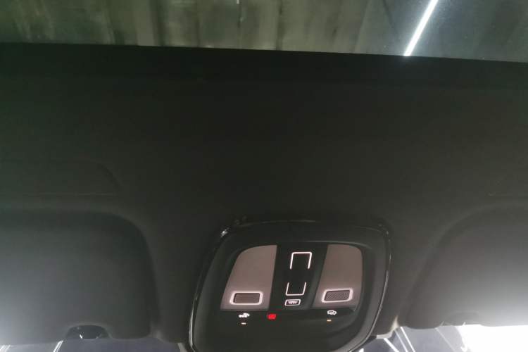 Used Volvo XC60 New Energy 2024 T8 Plug-in Hybrid Long-Range All-Wheel Drive Smart Luxury Edition
