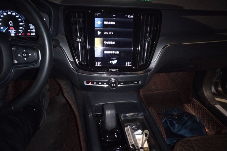 Used Volvo S60 2022 B4 Zhiyi Luxury Edition Audio And AC Panel