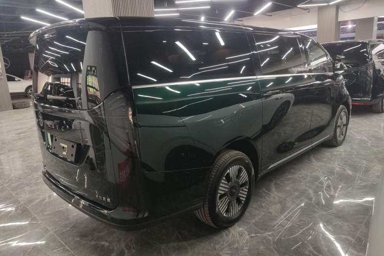 Used Geely Galaxy LEVC L380 2024 140-Degree 6-Seater All-Wheel-Drive Ultra