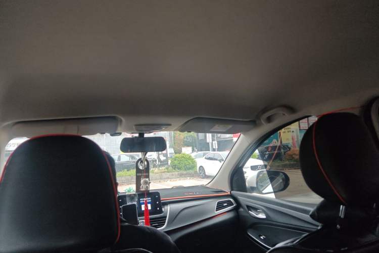 Used Baojun 730 2019 1.5L Manual Fashion Model 7-seater China VI Headliner