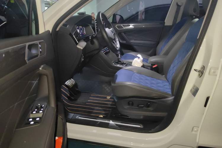 Used Volkswagen Tiguan L 2023 Restyled 330TSI Automatic Two-Wheel Drive R-Line Flagship Edition Interior 3