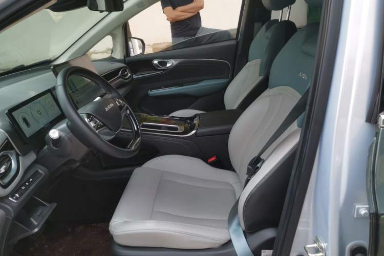 Used AION V 2023 Plus 70 Super Fast Charging Version Ternary Lithium
