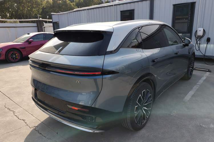 Used Zeekr 7X 2025 100 kWh Long-Range Rear-Wheel Drive with Intelligent Driving Features