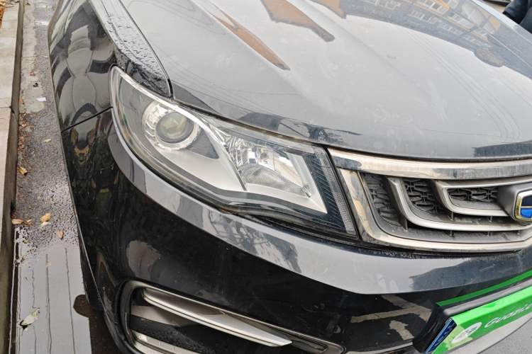 Used Geely Auto Emgrand X7 Sport 2018 2.0L Manual Two-Wheel Drive Zhiya Version Right Front Headlight