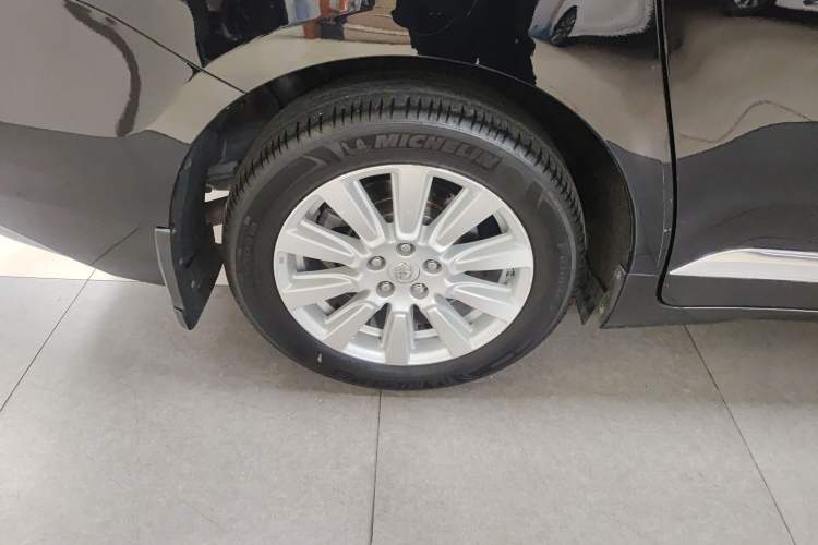 Used Toyota SIENNA 2017 3.5L Four-Wheel Drive LE Trim 7 Seats – U.S. Specification
