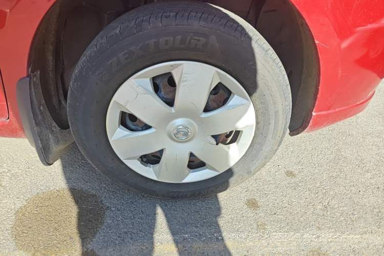 Used Nissan Livina 2010 Jingyue Edition 1.6L Manual All-Around Model Right Front Wheel Hub