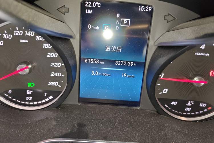 Used Mercedes-Benz C-Class 2019 C 180 L Fashion Edition Sport Version Odometer Close Up