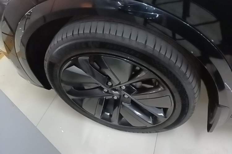 Used Li Auto L7 2024 Ultra Model Left Front Wheel Hub