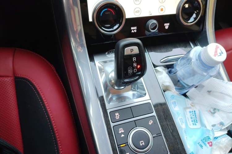 Used Land Rover Range Sport 2022 3.0 L6 YAO Black Edition
