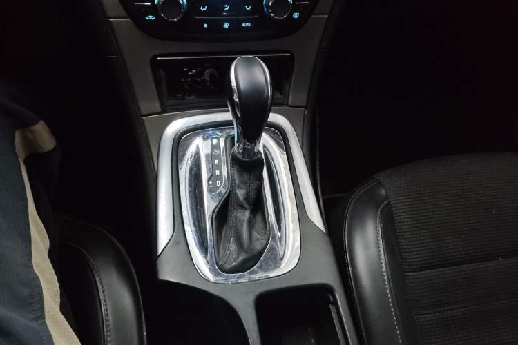 Used Buick Regal 2013 1.6T Automatic Elite Sport Edition Gear Lever