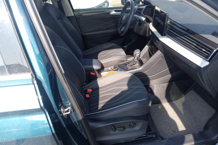 Used Volkswagen Tiguan L 2023 330TSI Automatic Two-Wheel Drive Smart Edition
