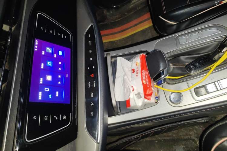 Used CHANGAN OSHAN X7 2020 1.5T Automatic Luxury Version Audio And AC Panel