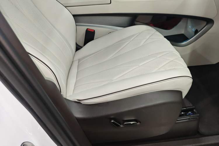 Used Denza D9 2024 DM-i 970 Luxury Model