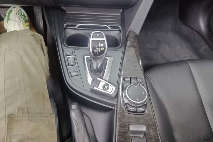 Used BMW 4 Series 2016 430i Convertible Design Package Gear Lever