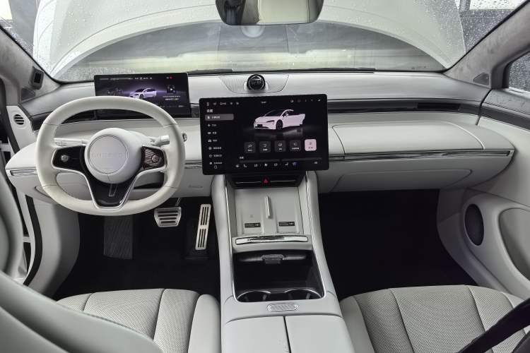 Used Hima Luxeed S7 2025 855 km Max