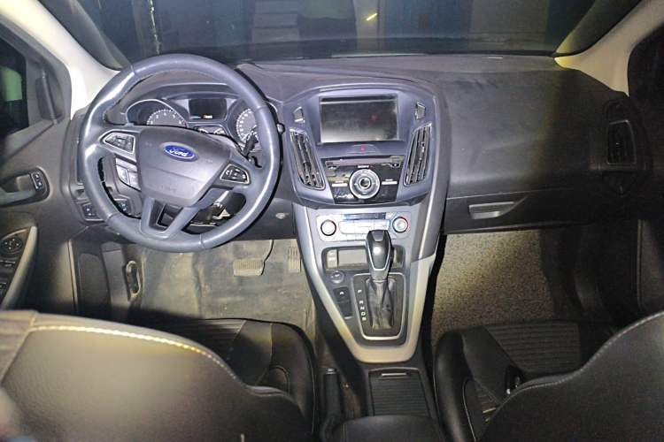 Used Ford Focus 2017 Hatchback EcoBoost 180 Automatic Sport Model Center Console