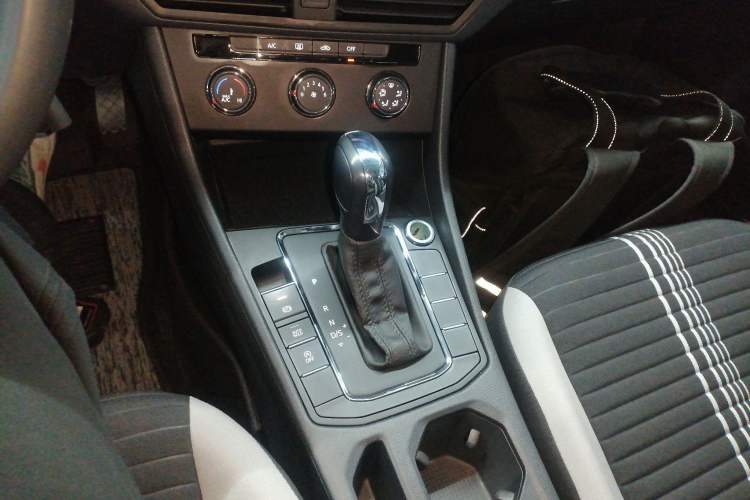 Used Volkswagen Bora 2023 1.5L Automatic Changer Limited Edition Gear Lever