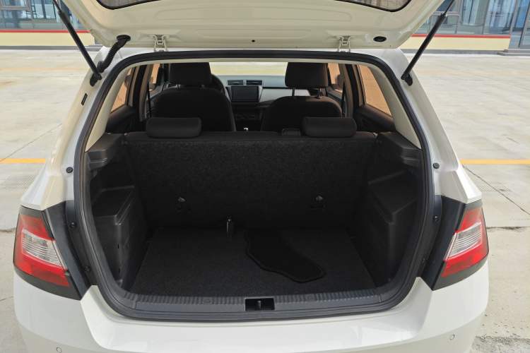 Used Skoda Fabia 2016 1.4L Automatic Car Enjoy Edition