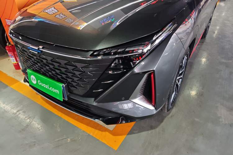 Used Oshan Z6 2022 Blue Whale 1.5T DCT Smart Navigation Model