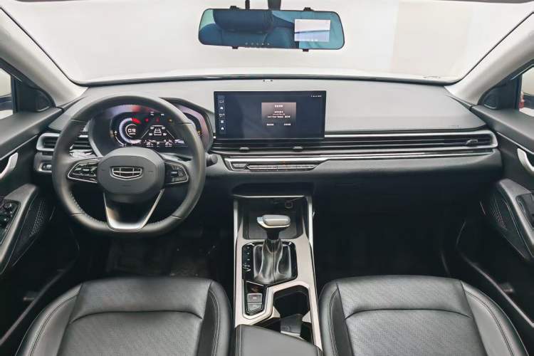 Used Geely Auto Emgrand 2023 4th Generation Champion Edition 1.5L CVT Prestige Model Center Console