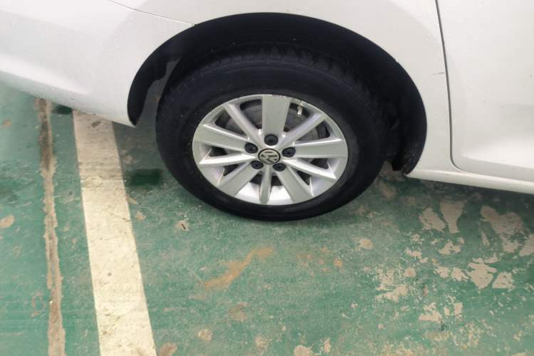 Used Volkswagen Santana 2016 1.6L Automatic Fashion Edition Right Rear Wheel Hub