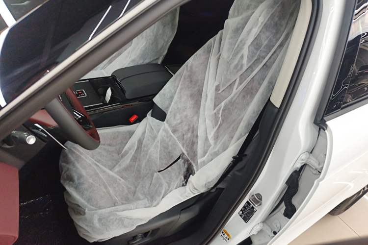 Used Land Rover Range Evoque 2024 Aurora L 249 PS Prestige Light-Chasing Edition
