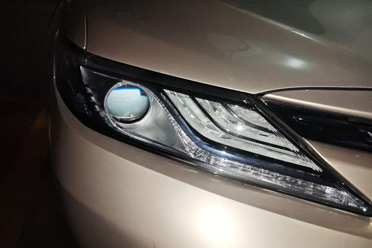 Used Toyota Camry 2019 Dual-Engine 2.5 HG Luxury Edition China VI Standard Right Front Headlight