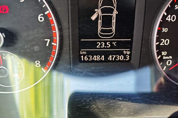 Used Volkswagen Sagitar 2014 Revised Version 1.4TSI Manual Luxury Edition Odometer Close Up