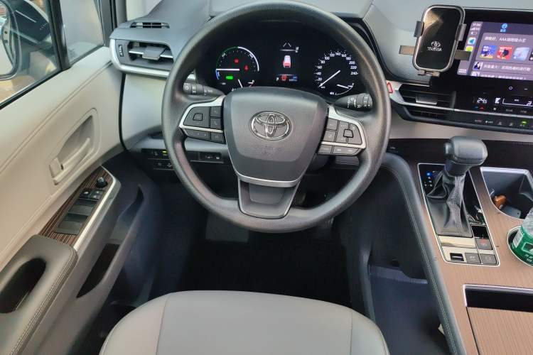 Used Toyota Granvia 2024 2.5L Hybrid Comfort Edition
