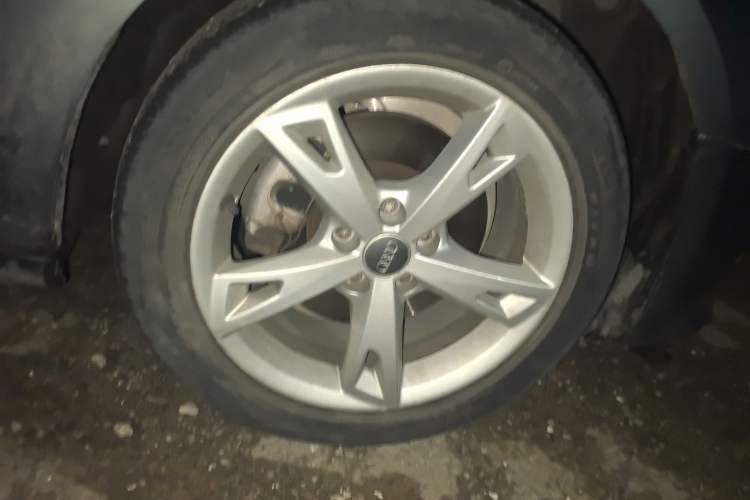 Used Audi A4L 2017 Plus 40 TFSI Fashion Model Right Front Wheel Hub