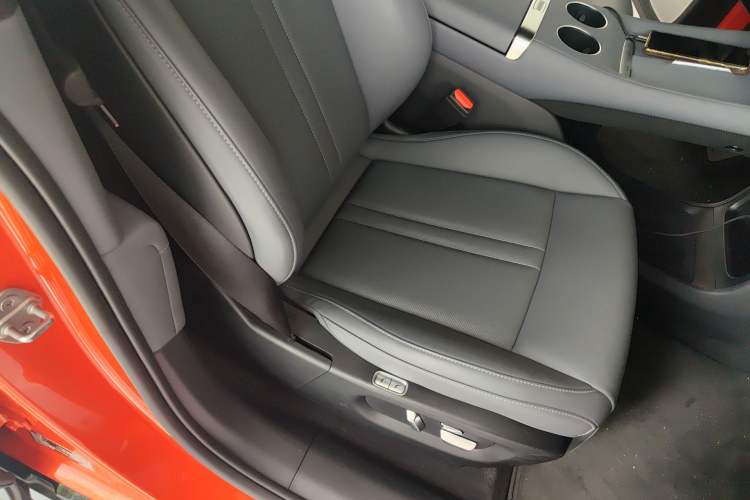 Used Xiaomi Auto YU7 2025 Ultra-Long Range High-Performance All-Wheel-Drive Max Edition
