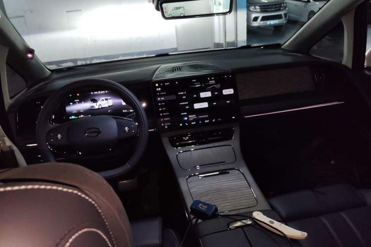 Used GAC Trumpchi Xiangwang M8 2025 Kunkun Series Max Luxury Cabin
