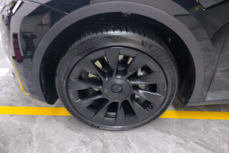 Used Tesla Model Y 2023 Long-Range All-Wheel-Drive Version