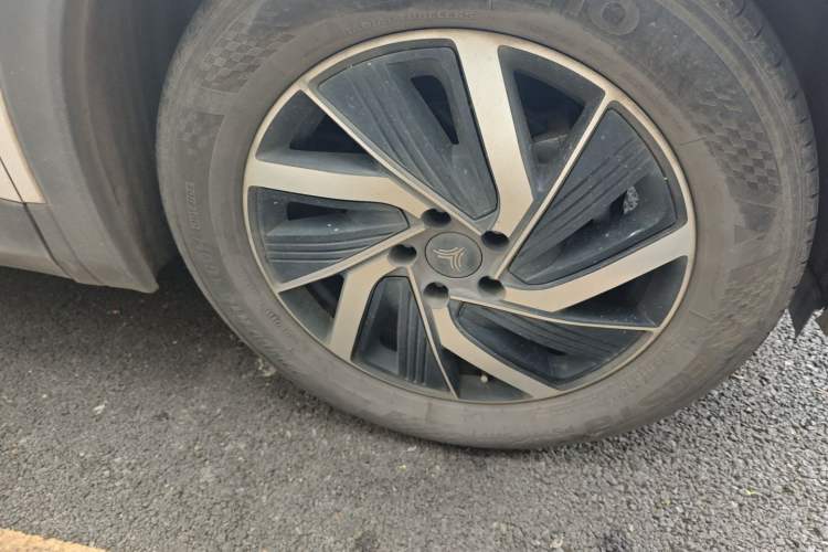 Used NETA U 2021 Pro 400 Cruiser Edition Right Front Wheel Hub