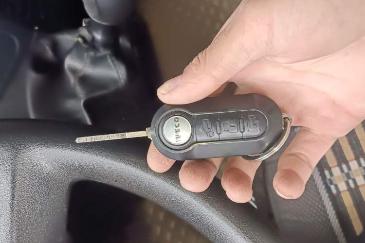 Used Iveco Eurocargo 2021 2.0T Manual Super-Rui Short Wheelbase Low-Roof Side-Hinged Door F1A
