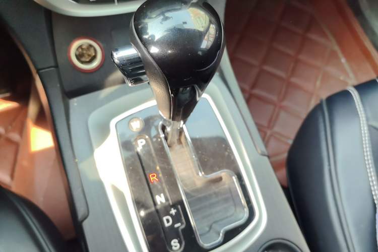 Used GAC Trumpchi GS5 2014 2.0L Automatic Two-Wheel Drive Anniversary Value Edition Gear Lever