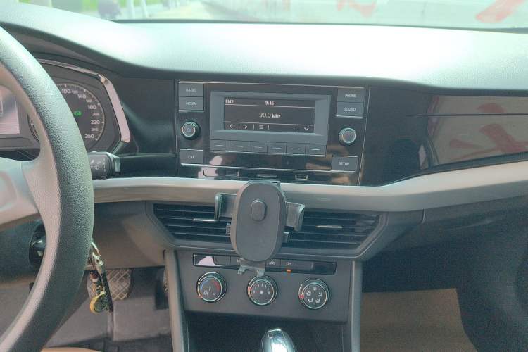 Used Volkswagen Bora 2019 1.5L Automatic Fashion Model Audio And AC Panel