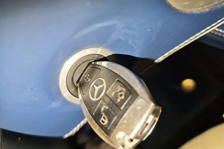 Used Mercedes-Benz Vito 2020 2.0T Business Version 7 Seats Vehicle Key