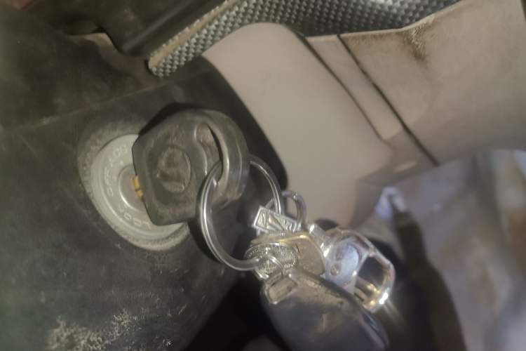 Used Foton Scenic 2010 2.8T Express Classic Short-Wheelbase Low-Roof Version 95 HP Equipped with 4JB1T Engine Vehicle Key